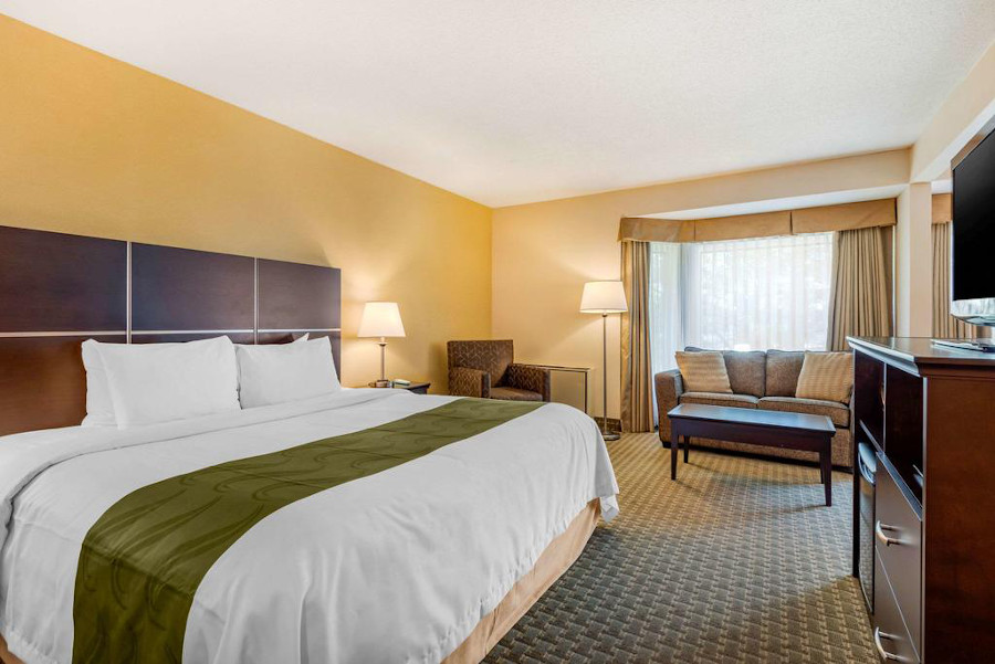 The best hotels in the west end of Brampton, Ontario