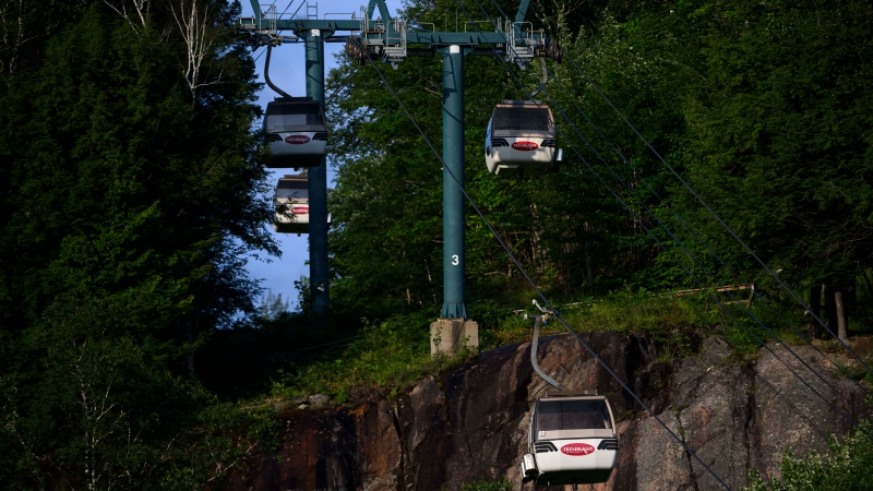 “Tragedy Strikes at Quebec’s Mont-Tremblant Resort: 1 Dead, 1 in Critical Condition after Gondola Struck”